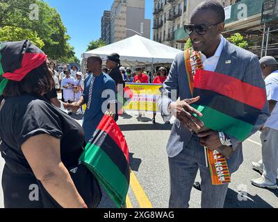 New York, N.Y. - 15. Juni 2024: Grand Marshal, Stadtrat Yusef Salaam, Mitglied der entlasteten 5, und Teilnehmer an der 31. Jährlichen Harlem Juneteenth Celebration Parade, die von Masjid Malcom Shabazz organisiert wird. Juneteenth ist ein Bundesfeiertag, an dem das Ende der Sklaverei in den Vereinigten Staaten am 19. Juni 1865 angekündigt wurde, als Generalmajor Gordon Granger am Ende des Amerikanischen Bürgerkriegs die endgültige Durchsetzung der Emanzipationsproklamation in Texas anordnete. Stockfoto