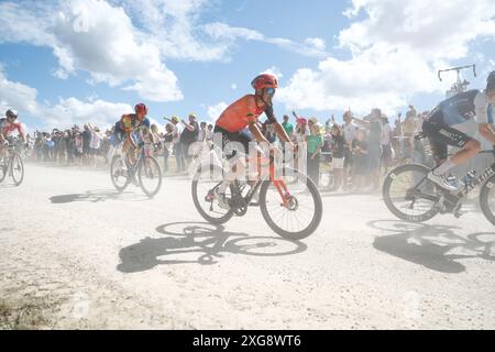 Troyes, Frankreich. Juli 2024. TROYES, FRANKREICH - JULI 07 : der britische Tom Pidcock für das Team Ineos Grenadiers während der 9. Etappe der 111. Auflage des Tour de France 2024 Radrennens, eine Etappe von 199 km mit Start und Ziel in Troyes am 07. Juli 2024 in Troyes, Frankreich, 07/07/2024 ( Foto von Jan de Meuleneir / Pool / GodingImages) Credit: Peter Goding/Alamy Live News Stockfoto