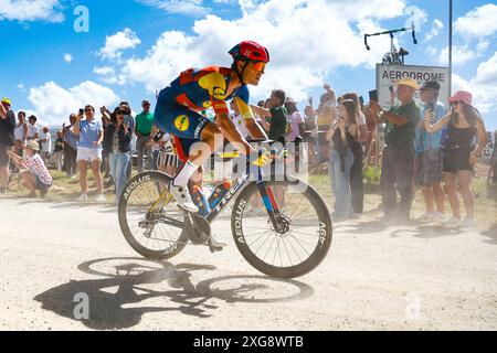 Troyes, Frankreich. Juli 2024. TROYES, FRANKREICH - JULI 07 : Jasper Stuyen für das Team lidl Trek während der 9. Etappe des 111. Rennens der Tour de France 2024, eine Etappe von 199 km mit Start und Ziel in Troyes am 07. Juli 2024 in Troyes, Frankreich, 07/2024 ( Foto: Jan de Meuleneir Pool / GodingImages) Credit: Peter Goding/Alamy Live News Stockfoto