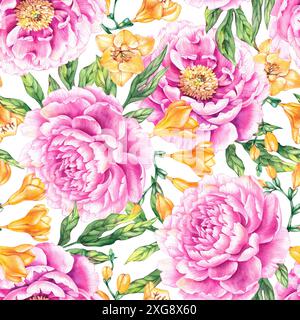 Nahtloses Aquarellmuster mit rosa Pfingstrosenblüten und gelben Freesieblättern. Blumenmuster mit Pfingstrosen und Freesias für Stoffdesign, Drucke und Textil Stockfoto