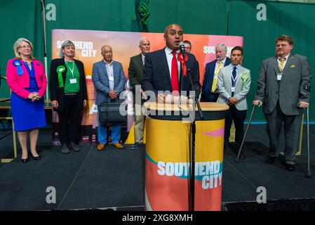 Sieger des Labour-Kandidaten David Burton-Sampson bei den Parlamentswahlen 2024 in Southend on Sea, Essex, Großbritannien. Siegerrede Stockfoto