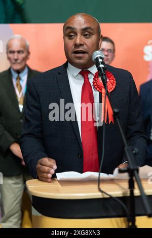 Sieger des Labour-Kandidaten David Burton-Sampson bei den Parlamentswahlen 2024 in Southend on Sea, Essex, Großbritannien. Ergebnisse Stockfoto