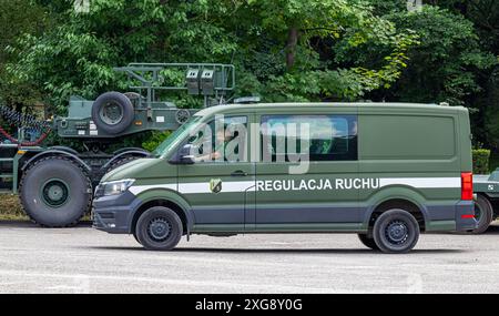 7. Juli 2024 Krasnik Polen. Präsentation von Militärfahrzeugen. Stockfoto