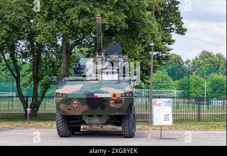 7. Juli 2024 Krasnik Polen. Präsentation von Militärfahrzeugen. Stockfoto