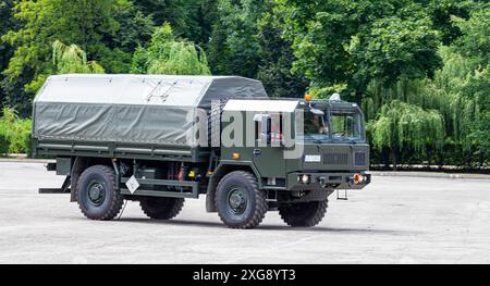 7. Juli 2024 Krasnik Polen. Präsentation von Militärfahrzeugen. Stockfoto