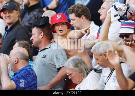 Düsseldorf, Deutschland. Juli 2024. England Kinderfan Fußball/Fußball : UEFA Europameisterschaft Deutschland 2024 Viertelfinalspiel zwischen England 1 (PK5-3) 1 Schweiz in der Düsseldorf Arena in Düsseldorf. Quelle: Mutsu Kawamori/AFLO/Alamy Live News Stockfoto