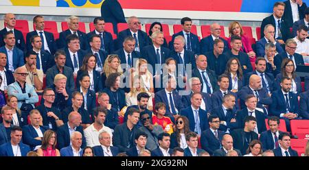 Bernd Neuendorf, DFB-Präsident Deutscher Fußballverband, Aleksander CEFERIN, UEFA-Präsident, Philipp LAHM ex Profi Ex-DFB Kapitaen, Oliver Mintzlaff, Geschaeftsführer RB Leipzig, Mario GOMEZ, ehemaliger DFB-Spieler, technischer Direktor Red Bull Soccer International, Herbert HAINER, FCB Präsident und Ex CEO Adidas Sami Khedira, Karlheinz Riedle, Oliver KAHN, Ex FCB CEO, Ex Vorstandsvorsitzender der FC Bayern München AG, Celia SASIC, DFB Integrationsbotschafterin, Carles Puyol, Gerard Pique, Pique, Holger Badstuber, Oliver Bierhoff (Nationalmannschaft, Akademie), im Viertelfinalspiel Stockfoto