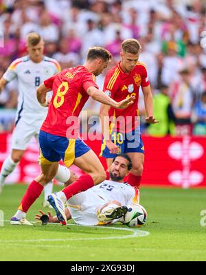 Stuttgart, Deutschland. Juli 2024. Emre kann, DFB 25 um Ball, Tackling, Duell, Header, zweikampf, Aktion, Kampf gegen Fabian Ruiz, ESP 8 im Viertelfinalspiel DEUTSCHLAND - SPANIEN 1-2 N.V. der UEFA-Europameisterschaften 2024 am 5. Juli 2024 in Stuttgart. Fotograf: ddp Images/STAR-Images Credit: ddp Media GmbH/Alamy Live News Stockfoto