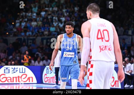 34 Giannis Antetokounmpo aus Griechenland spielt während des Olympischen Qualifikationsturniers 2024 der FIBA im Peace&amp; Friendship Stadium am 7. Juli 2024 in Piräus. Stockfoto