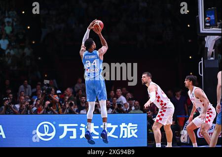 34 Giannis Antetokounmpo aus Griechenland spielt während des Olympischen Qualifikationsturniers 2024 der FIBA im Peace&amp; Friendship Stadium am 7. Juli 2024 in Piräus. Stockfoto