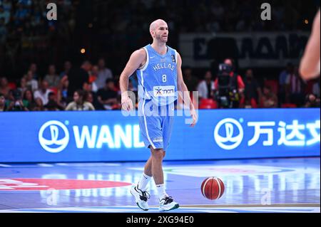 8 Nick Calathes von Griechenland spielt während des FIBA Olympischen Qualifikationsturniers 2024 im Peace&amp; Friendship Stadium am 7. Juli 2024 in Piräus. Stockfoto