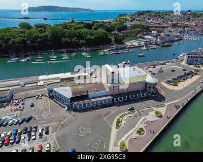 Blick aus der Vogelperspektive auf den Weymouth Pavilion im Badeort Weymouth in Dorset, Großbritannien. Stockfoto