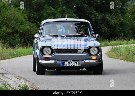 20. Regensburger Classic Rallye, Oldtimer-Rennen bzw Ausfahrt mit Start und Ziel in Regensburg, Via Laaber, Beratzhausen, Lupburg, Steinmühle bei Parsberg, Hexenagger, Kapflberg, Sinzing, Stadtamhof. Foto: Startnummer 40, Ford Escort RS 2000 MKI, Baujahr 1974 mit 170 PS *** 20 Regensburger Classic Rallye, Oldtimer-Rennen/Ausflug mit Start und Ziel in Regensburg, Via Laaber, Beratzhausen, Lupburg, Steinmühle bei Parsberg, Hexenagger, Kapflberg, Sinzing, Stadtamhof Foto Startnummer 40, Ford Escort RS 2000 MKI, Baujahr 1974 mit 170 ps Stockfoto