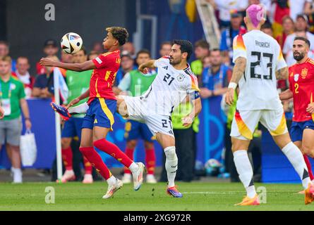 Ilkay Gündogan, DFB 21 tritt um den Ball, Tackling, Duell, Header, zweikampf, Aktion, Kampf gegen Lamine Yamal, ESP 19 im Viertelfinalspiel DEUTSCHLAND - SPANIEN 1-2 N.V. der UEFA-Europameisterschaft 2024 am 5. Juli 2024 in Stuttgart. Fotograf: Peter Schatz Stockfoto