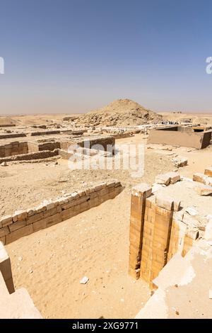 Sakkara (Sakkara, Sakkara), Pyramide von Unas, mit Mastabas der königlichen Nekropole, Westufer des Nils, Gizeh, Ägypten, Nordafrika, Afrika Stockfoto