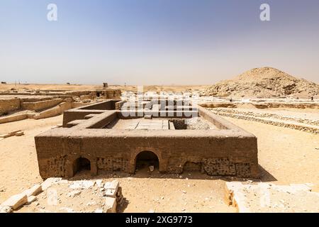 Sakkara (Sakkara, Sakkara), Pyramide von Unas, mit Mastabas der königlichen Nekropole, Westufer des Nils, Gizeh, Ägypten, Nordafrika, Afrika Stockfoto