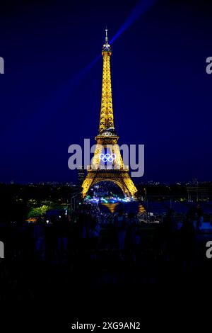 Eiffelturm bereit für die Olympischen Spiele, Paris Stockfoto