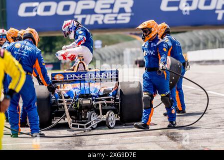 Lexington, Oh, USA. Juli 2024. SCOTT DIXON (9) aus Auckland, Neuseeland, kommt die Grubenstraße herunter, nachdem er früh von Honda Indy 200 verlassen hatte, weil der Motor auf dem Mid-Ohio Sports Car Course in Lexington, OH, defekt war. (Kreditbild: © Walter G. Arce Sr./ASP via ZUMA Press Wire) NUR REDAKTIONELLE VERWENDUNG! Nicht für kommerzielle ZWECKE! Quelle: ZUMA Press, Inc./Alamy Live News Stockfoto