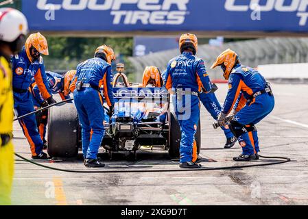 Lexington, Oh, USA. Juli 2024. SCOTT DIXON (9) aus Auckland, Neuseeland, kommt die Grubenstraße herunter, nachdem er früh von Honda Indy 200 verlassen hatte, weil der Motor auf dem Mid-Ohio Sports Car Course in Lexington, OH, defekt war. (Kreditbild: © Walter G. Arce Sr./ASP via ZUMA Press Wire) NUR REDAKTIONELLE VERWENDUNG! Nicht für kommerzielle ZWECKE! Quelle: ZUMA Press, Inc./Alamy Live News Stockfoto