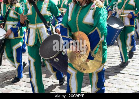 Salvador, Bahia, Brasilien - 2. Juli 2024: Während der Bahia-Unabhängigkeitsfeier in Pelourinho, in der Parade sehen Stockfoto