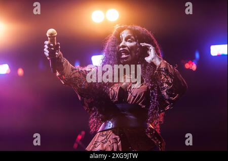 Glynde, East Sussex, Großbritannien. Juli 2024. Die Queen of Funk Chaka Khan Schlagzeilen am Sonntagabend Love Supreme Jazz Festival in Glynde, East Sussex. Quelle: Francesca Moore/Alamy Live News Stockfoto