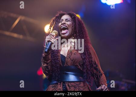 Glynde, East Sussex, Großbritannien. Juli 2024. Die Queen of Funk Chaka Khan Schlagzeilen am Sonntagabend Love Supreme Jazz Festival in Glynde, East Sussex. Quelle: Francesca Moore/Alamy Live News Stockfoto