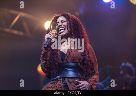 Glynde, East Sussex, Großbritannien. Juli 2024. Die Queen of Funk Chaka Khan Schlagzeilen am Sonntagabend Love Supreme Jazz Festival in Glynde, East Sussex. Quelle: Francesca Moore/Alamy Live News Stockfoto