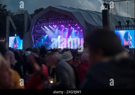 Glynde, East Sussex, Großbritannien. Juli 2024. Die Queen of Funk Chaka Khan Schlagzeilen am Sonntagabend Love Supreme Jazz Festival in Glynde, East Sussex. Quelle: Francesca Moore/Alamy Live News Stockfoto