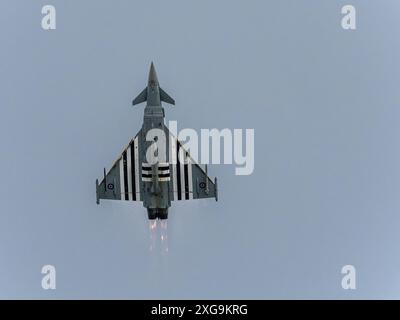 RAF Eurofighter Typhoon, zweimotorig, Überschalldämpfer, Dreiecksflügel, Mehrzweckjäger, Teignmouth AIRSHOW 2024, Teignmouth, Devon, England Stockfoto