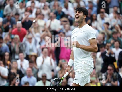 London, Großbritannien. Juli 2024. Carlos Alcaraz feiert den Sieg nach dem Spiel der 4. Runde der Männer zwischen Ugo Humbert aus Frankreich und Carlos Alcaraz aus Spanien bei der Wimbledon Tennis Championship in London, Großbritannien am 7. Juli 2024. Quelle: Han Yan/Xinhua/Alamy Live News Stockfoto