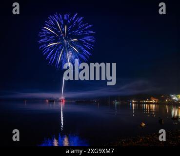 Feuerwerk am 4. Juli in Grand Marais Harbor, Grand Marais, Minnesota, Lake Superior Stockfoto