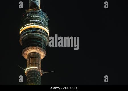 Ostankino Fernsehturm bei Nacht, Moskau, Russland Stockfoto