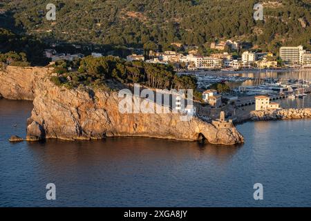 Leuchtturm Punta de Sa Creu, Hafen Soller, Mallorca, Balearen, Spanien Stockfoto