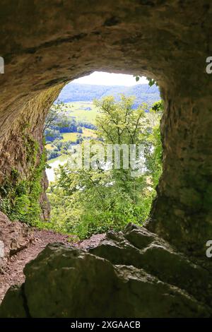 Die Natursteinbrücke oder -Bogen bei Happurg ist ein Naturwunder und wurde durch Erosion geschaffen Stockfoto