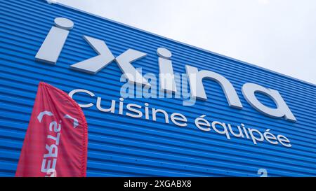 Bordeaux , Frankreich - 07 08 2024 : ixina Logo Marke und Zeichen Text Shop Ladenkette spezialisiert auf Installation Küche zu Hause Stockfoto