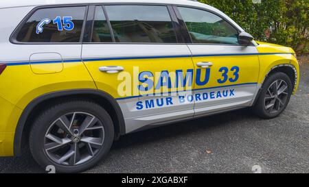 Bordeaux , Frankreich - 07 08 2024 : samu 33 smur bordeaux Logo Text und Markenzeichen Vorderwagen der Ärzte Notdienst der medizinischen Hilfe in Franc Stockfoto