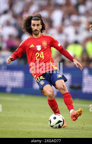 STUTTGART, DEUTSCHLAND - 5. JULI: Marc Cucurella aus Spanien spielt mit einem Ball während des Viertelfinales der UEFA EURO 2024 zwischen Spanien und Deutschland am 5. Juli 2024 in Stuttgart. © diebilderwelt / Alamy Stock Stockfoto