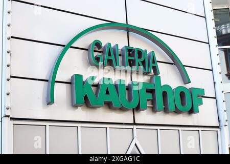 Heidelberg, Deutschland - 28. Juni 2024: Ladenfront mit Logo des Kaufhauses Galeria Kaufhof Stockfoto