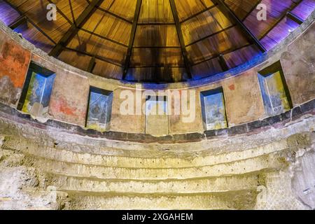 Auditorium di Mecenate halbunterirdischer Raum mit Fresken, der einzige Überrest des architektonischen Komplexes, der zum Stadtteil Maecenas - Esquilino in Rom, Italien gehört Stockfoto