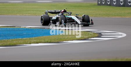 Silverstone, Großbritannien. Juli 2024. Mercedes-Pilot Lewis Hamilton tritt am 7. Juli 2024 beim Formel-1-Rennen des britischen Grand Prix auf dem Silverstone Circuit in Großbritannien an. Quelle: Li Ying/Xinhua/Alamy Live News Stockfoto