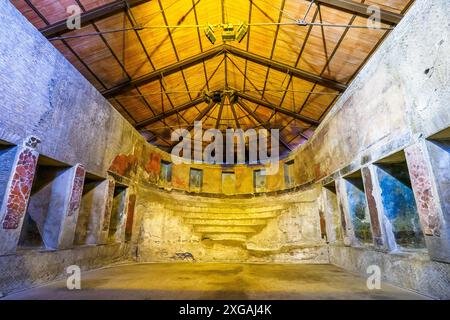 Auditorium di Mecenate halbunterirdischer Raum mit Fresken, der einzige Überrest des architektonischen Komplexes, der zum Stadtteil Maecenas - Esquilino in Rom, Italien gehört Stockfoto