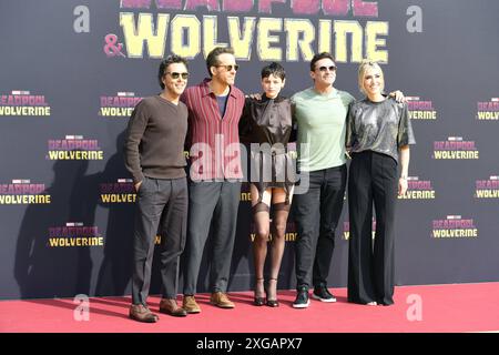 Shawn Levy, Ryan Reynolds, Emma Corrin, Hugh Jackman und Wendy Jacobson bei der Premiere DEADPOOL and WOLVERINE in Berlin am 06.07.2024 *** Shawn Levy, Ryan Reynolds, Emma Corrin, Hugh Jackman und Wendy Jacobson bei der Premiere von DEADPOOL and WOLVERINE in Berlin am 06 07 2024 Stockfoto