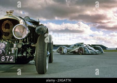 1929 Blower Vintage Bentley mit einem Bentley Speed 8 Chassis 1 auf der Silverstone Rennstrecke 2000 Stockfoto