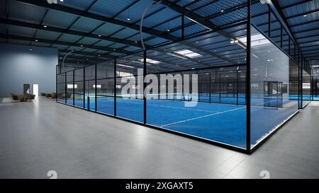 Eckansicht des leeren Padel Paddle Tennisplatzes in blauer Farbe mit Glasstruktur Stockfoto