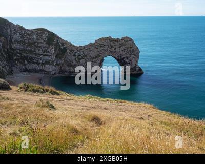 Natürlicher Kalksteinbogen und Strand, Durdle Door, in der Nähe von Lulworth, Dorset, England, Großbritannien, September 2021 Stockfoto