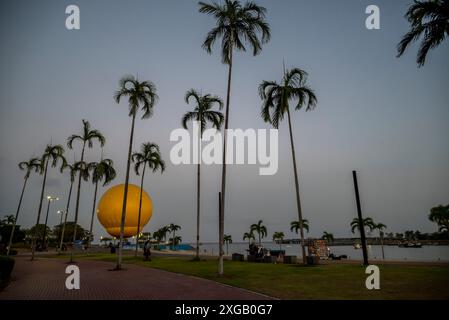 Ballon von Panama auf Cinta Costera (Küstenbeltway), einem 7 km langen öffentlichen Naherholungsgebiet, das entlang der Panama Bay, Panama City, Panama, Zentralamerika verläuft Stockfoto