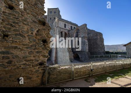 Blick auf die Sacra San Michele (Abtei St. Michael) in Sant'Ambrogio von Turin, Provinz Turin, Piemont, Italien Stockfoto