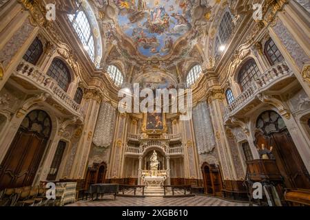 GENUA, ITALIEN, 14. OKTOBER. 2023 - das Innere des Oratoriums St. Philipp (San Filippo) im historischen Zentrum von Genua, Italien Stockfoto