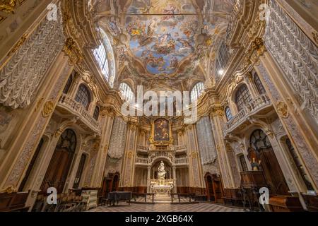 GENUA, ITALIEN, 14. OKTOBER. 2023 - das Innere des Oratoriums St. Philipp (San Filippo) im historischen Zentrum von Genua, Italien Stockfoto