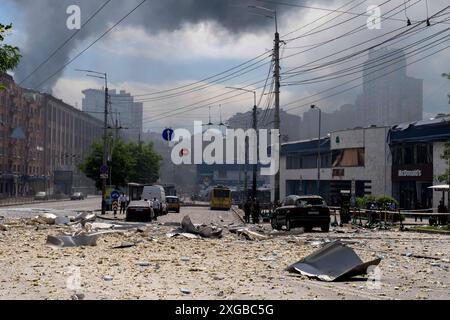 Kiew, Kiew-Stadt, Ukraine. Juli 2024. Zerstörung nach russischem Raketenangriff auf Kiew heute Morgen im Bezirk Lukianiwska. (Kreditbild: © Andreas Stroh/ZUMA Press Wire) NUR REDAKTIONELLE VERWENDUNG! Nicht für kommerzielle ZWECKE! Quelle: ZUMA Press, Inc./Alamy Live News Stockfoto